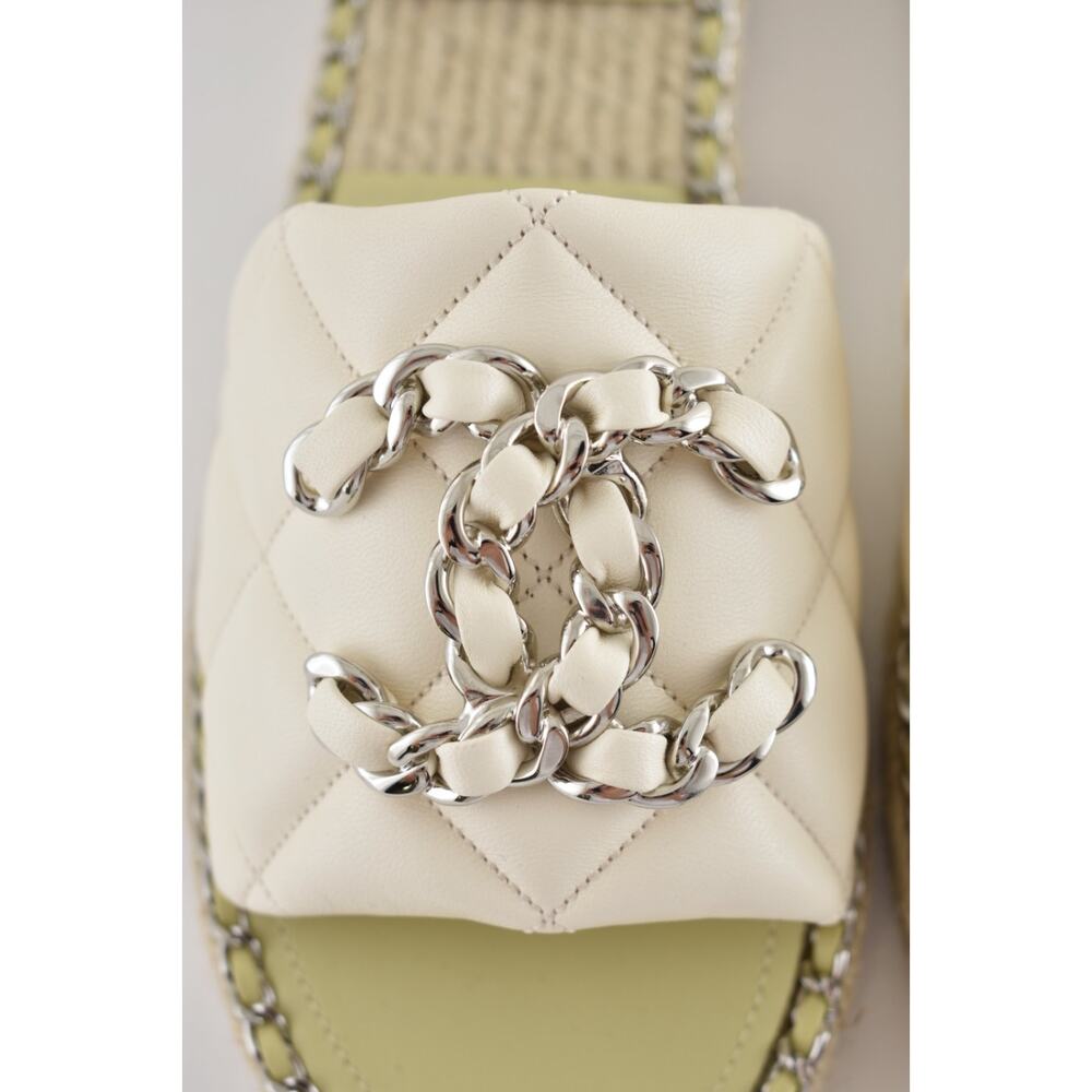 Chanel 25P Ivory Quilted Leather Chain CC Logo Slide Sandal Espadrille Flat 41 - Picture 9 of 16